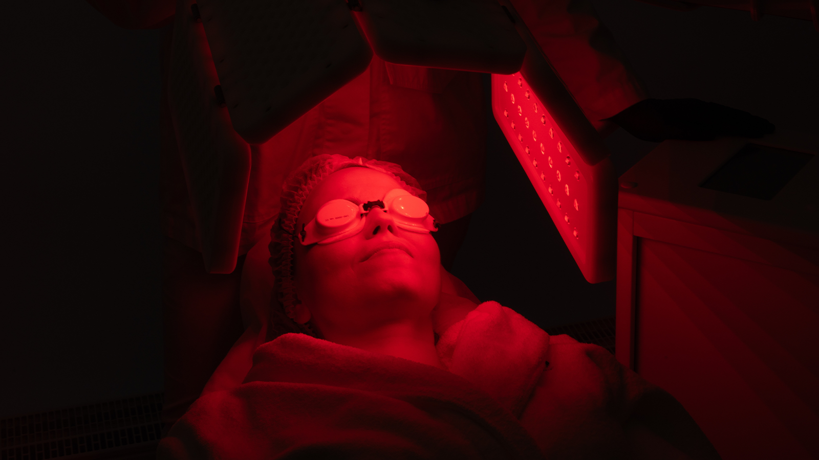 woman red light therapy
