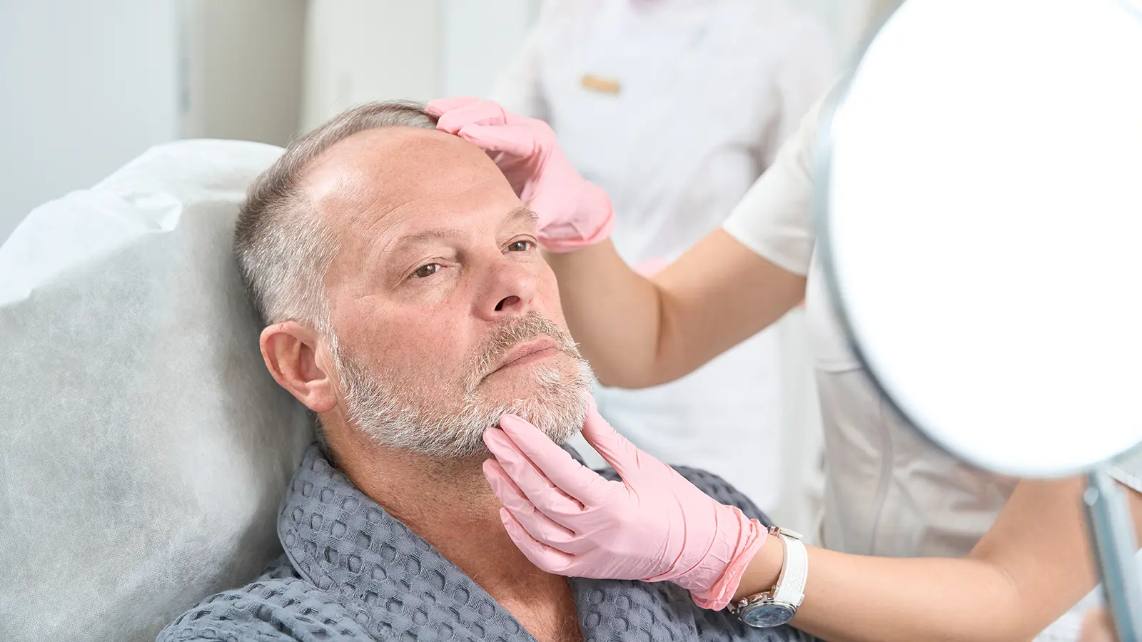 man received aesthetics medical care